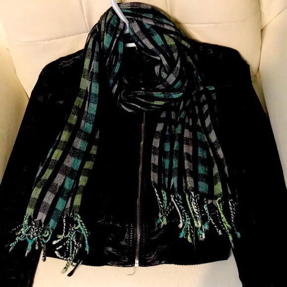 Green and Black Scarf - Picture 2 of 4